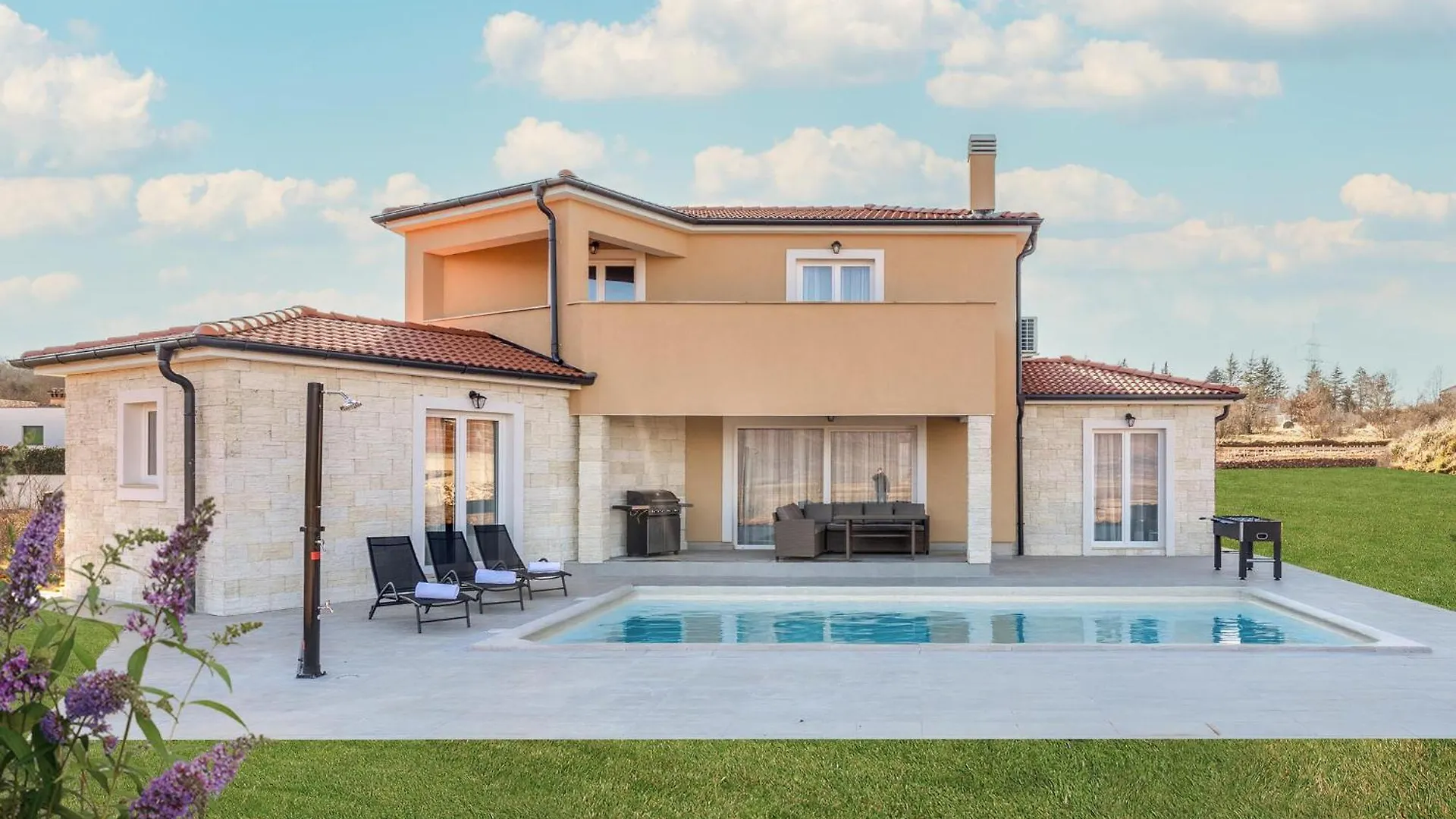 Lovely Home In Krsan With Outdoor Swimming Pool 0*,
