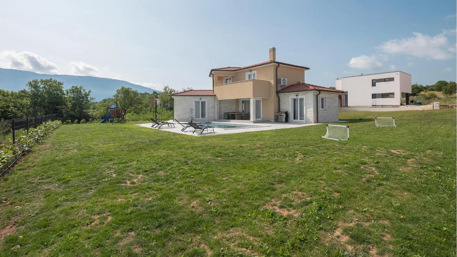 Lovely Home In Krsan With Outdoor Swimming Pool Casa vacanze